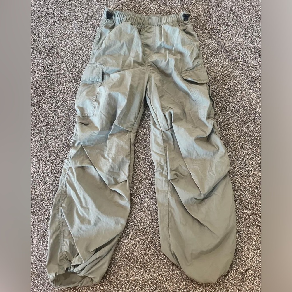 Girls (10) Nylon H&M Parachute Pant sage green